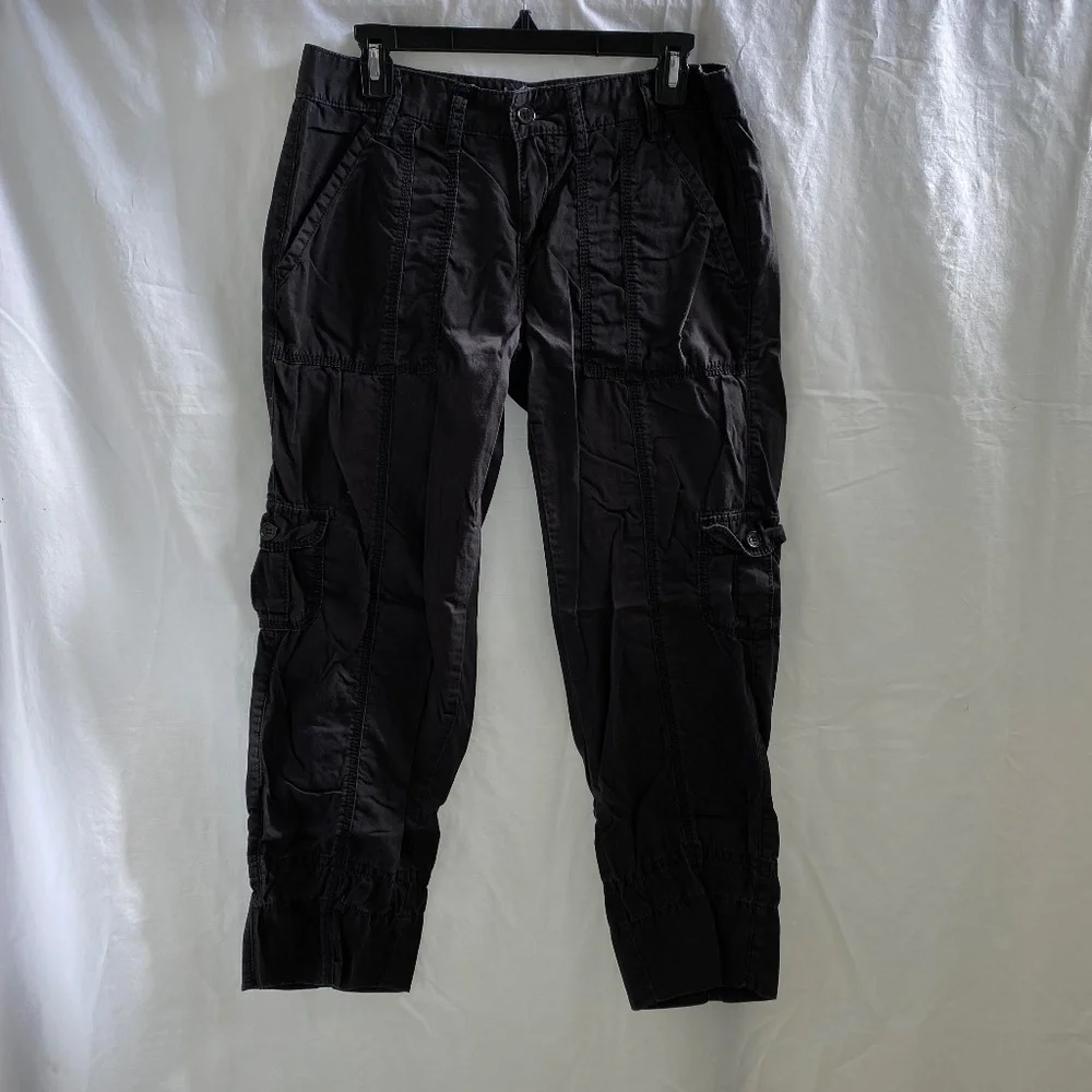 Clavin Klein Cargo Capri Size: 8 - Picture 2 of 11